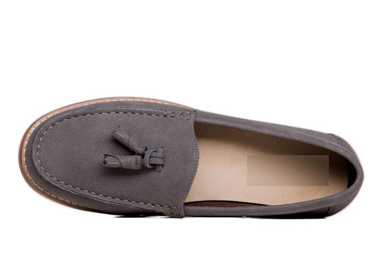 สีเทา ผู้ชาย Suede Slip On Dress รองเท้าแฟชั่น ผู้ชาย Casual Flats สําหรับงานเลี้ยง