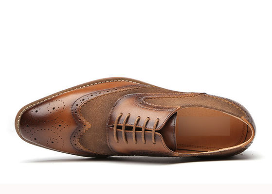 สีดํา / สีน้ําตาล ส้นเท้าขนาบผู้ชายรองเท้า Brogue Oxford ส้นเท้าแต่ง