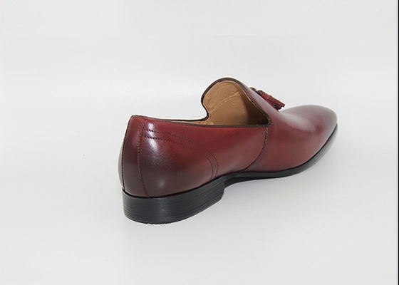 Tassel รองเท้าส้นต่ํา รองเท้าแต่งงาน Loafers สไตล์ Bullock Round Toe รองเท้าอ็อกซ์ฟอร์ด
