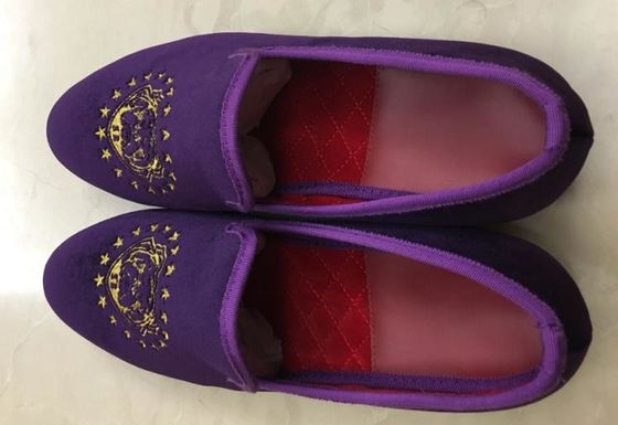 สีม่วง ผู้ชาย สวมรองเท้าผ้าใบผ้าใบ