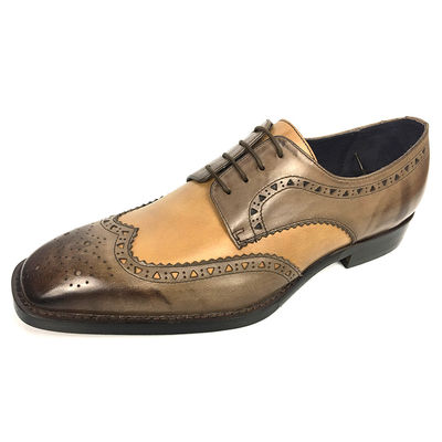 ชายชุดพระสงฆ์คู่รองเท้า brogue รายละเอียดในหนังสีเทียม