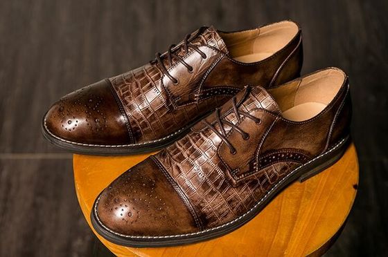 รองเท้าหนังหมึก Patina รองเท้าผู้ชาย ปลายปีก Brogue รองเท้าผู้ชายหนังแปลก