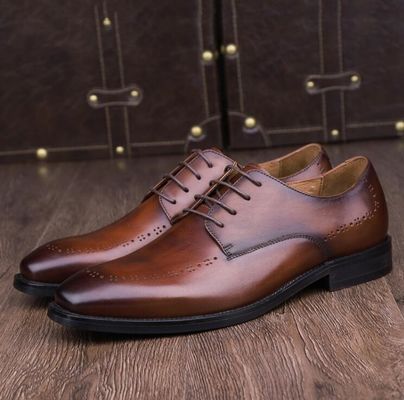 สีน้ําตาล Brogues เดรสฤดูร้อนผู้ชายหนังรองเท้าด้วยสี่เหลี่ยมนิ้วเท้า