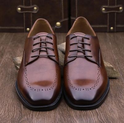 สีน้ําตาล Brogues เดรสฤดูร้อนผู้ชายหนังรองเท้าด้วยสี่เหลี่ยมนิ้วเท้า