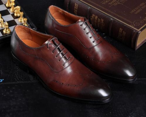 แฟชั่นผู้ชาย ชุดประจํา รองเท้า Brogue ซ่อน ส้นสูง รองเท้าหนังสําหรับผู้ชาย