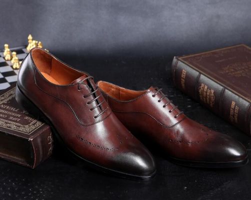 แฟชั่นผู้ชาย ชุดประจํา รองเท้า Brogue ซ่อน ส้นสูง รองเท้าหนังสําหรับผู้ชาย