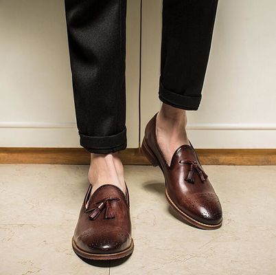 สัมเมอร์สีน้ําตาล ชายหนัง Loafers รองเท้าสลิปบน Brogue Tassel Loafers